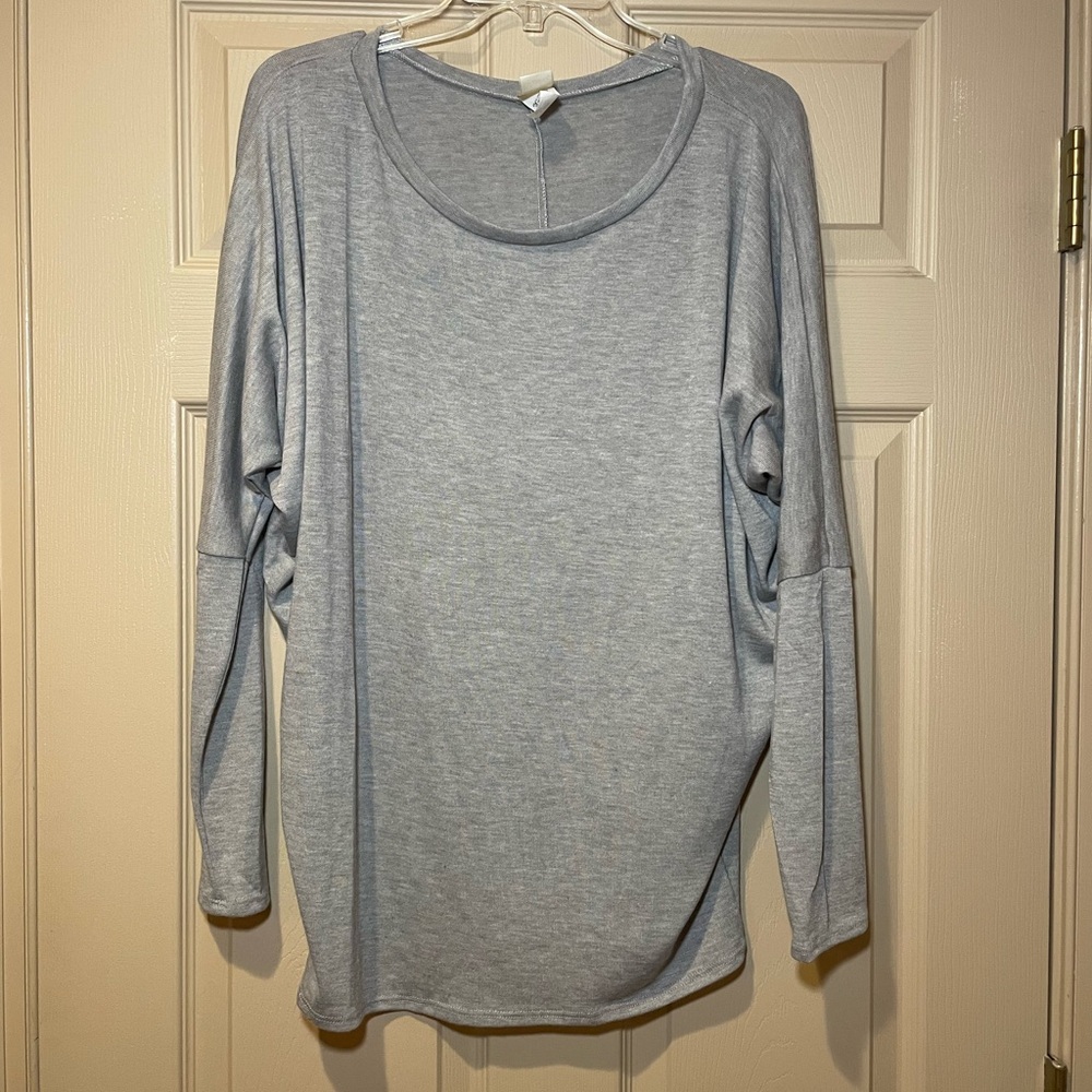 Brenda’s Gray Women's Long Sleeve Scoop Neck Top, Roomy Fit‎ in Pit Area, Size L